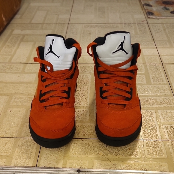 Nike Kids Sneakers in Orange and Black - Picture 2 of 5